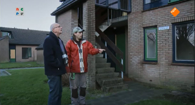 Eigen Kracht Coördinator Jan Drewes (l) met Marcel op pad in Finsterwolde.
