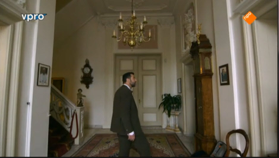 Michael Schaap dwaalt door het bisschoppelijk paleis in Haarlem.