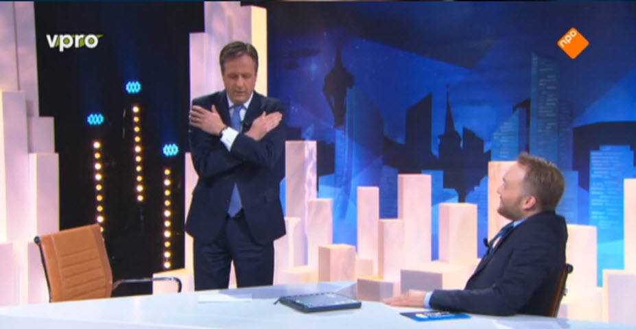 Alexander Pechtold danst de macarena voor Arjen Lubach.