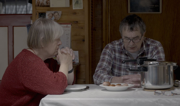 Projectleider Roelof Noorda bidt met zijn vrouw Willy voor de toekomst van Ulrum.