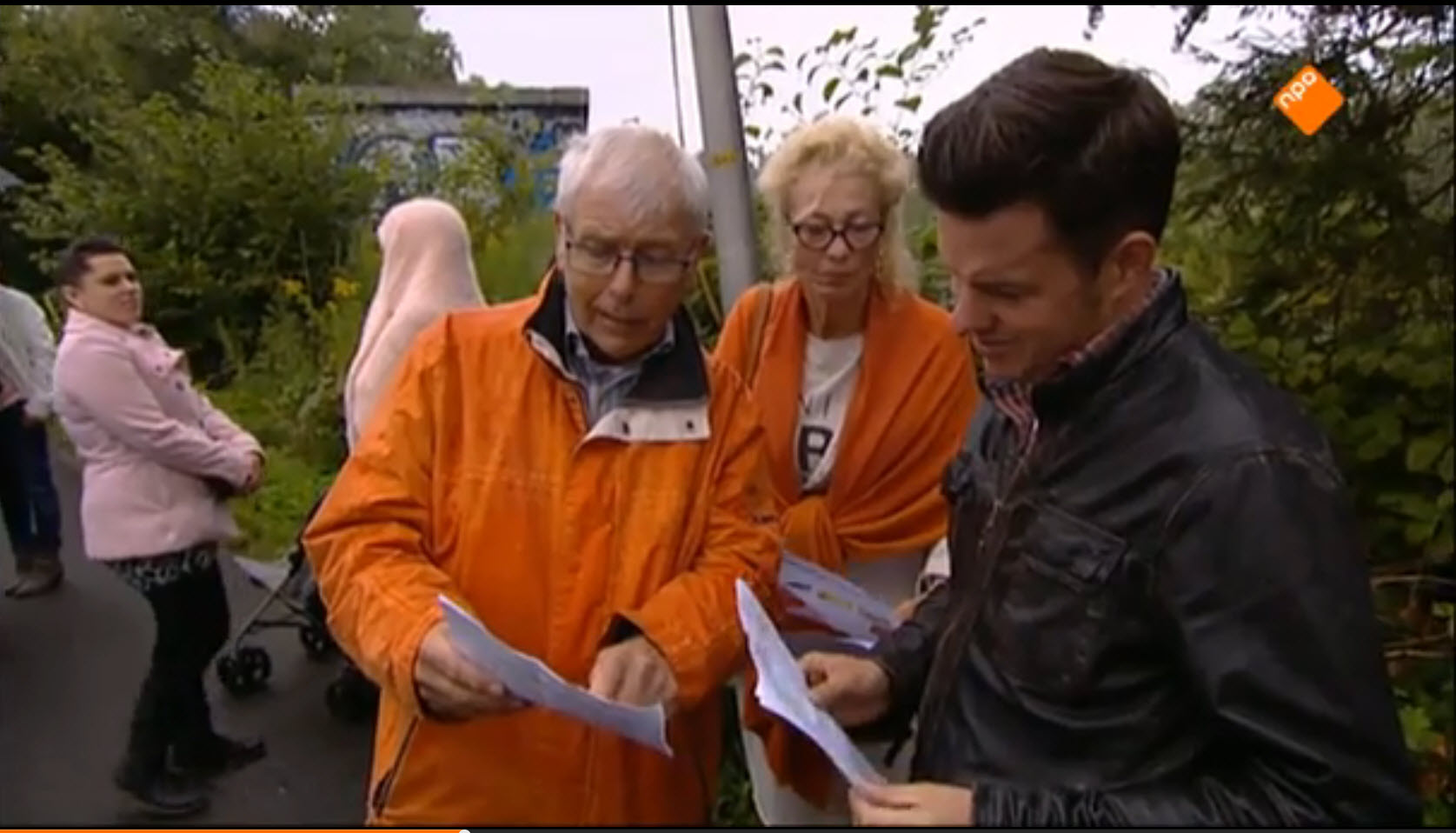 Enschedeërs uiten hun zorg over asielzoekers tegen Filemon Wesseling.