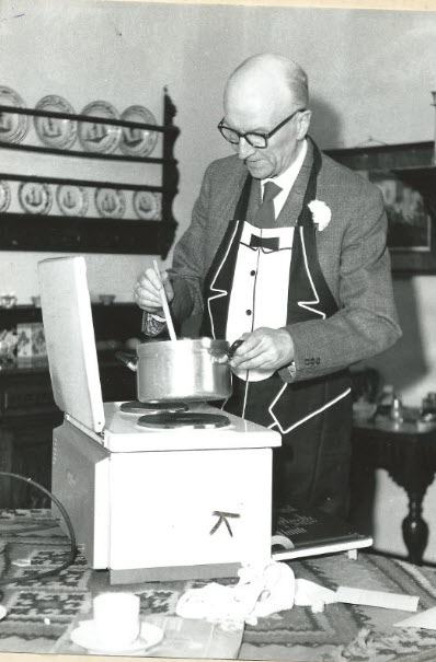 Ds. Spelberg aan het kokerellen.