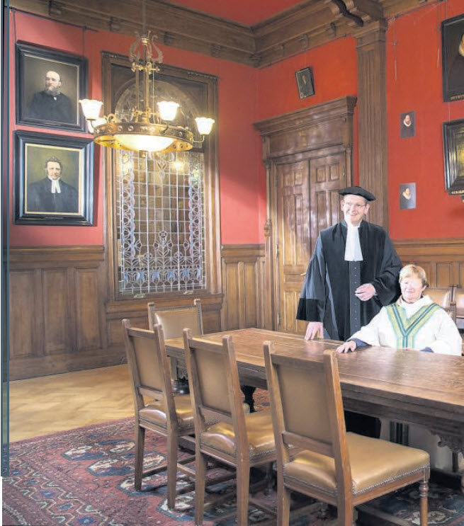 Tjaard Barnard en Christiane Berkvens in de kerkeraadskamer.