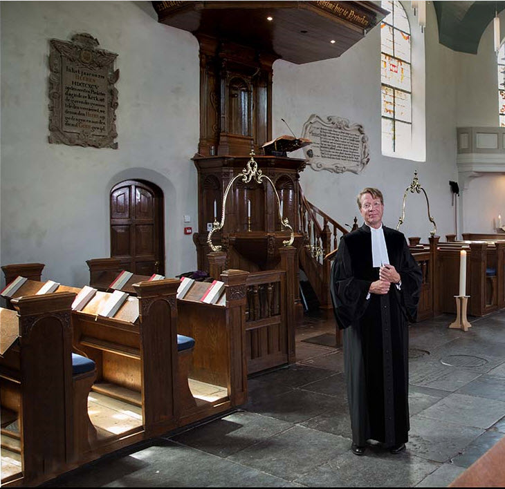 Ad van Nieuwpoort in zijn Dorpskerk: "Evangelie is juist voor de rijken."