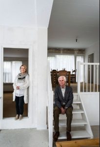 Sjanie van Gelder en Bernard van Verschuer in het stadsklooster. Foto Rien Zilvold